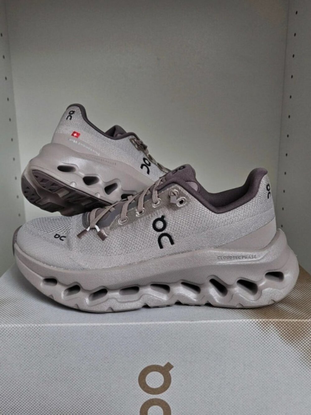 On Cloudtilt Cinder Fog Women’s Sneakers  US 5